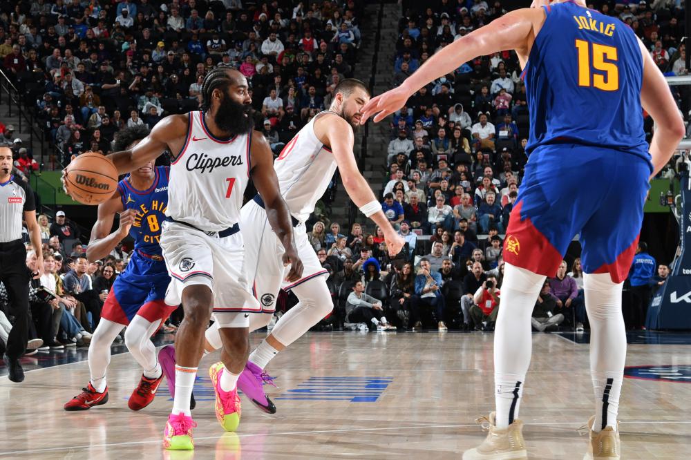 队在困境中 队在困境中