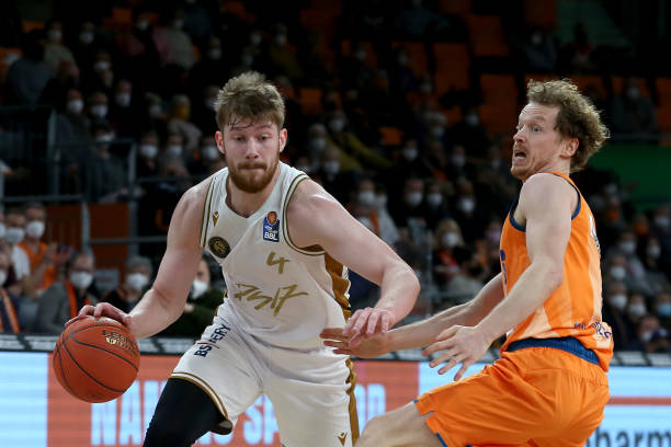 适配巴萨而 适配巴萨而